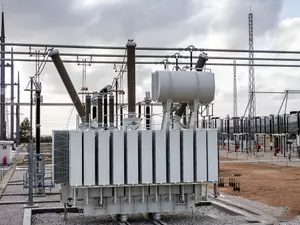 Transformateur immerg&eacute; dans l'huile 220 kV 02.webp