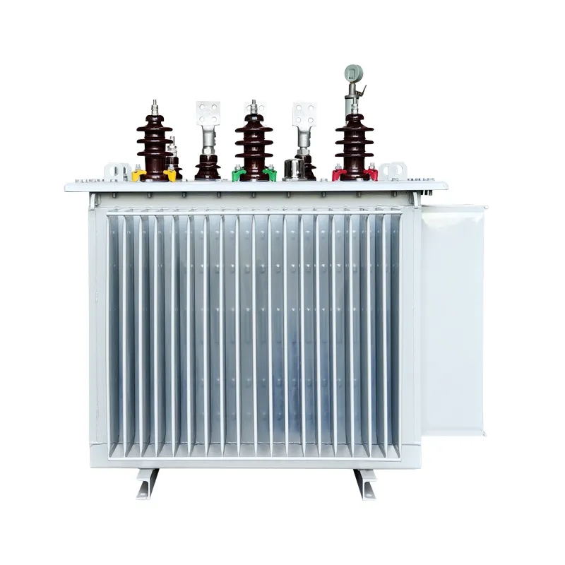 Vorderansicht des nicht erregten 10-kV-35-kV-Spannungsregeltransformators der S20-Serie mit vollst&auml;ndig abgedichtetem Wellblechtankdesign